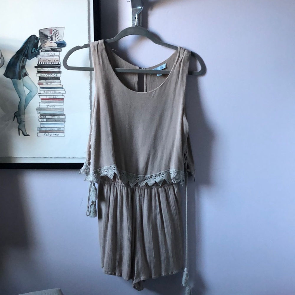 URBAN OUTFITTERS NEUTRAL ROMPER
